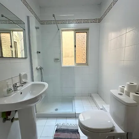 F63 With Sharing Bathroom Near The In Sharing Homestay *